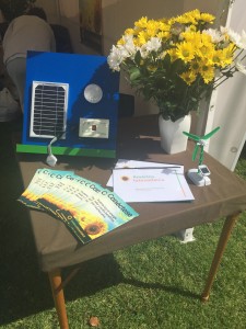 El Stand cuenta con un pequeño Kit Solar para fines educativos.